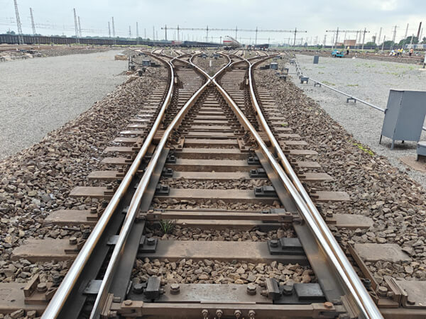 Small-numbered Symmetrical Turnouton Shenyang Railway Bureau Lines